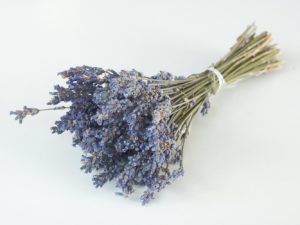 lavender bouquet 1506083 زراعة الخزامى، موسم الزراعة و طريقة العناية بها